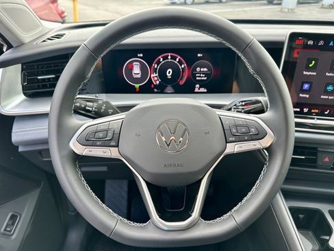 New 2025 Volkswagen Tiguan SE image 28