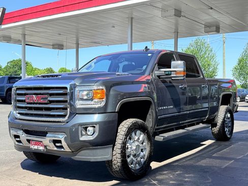 Used 2018 GMC Sierra 2500 Denali w/ Duramax Plus Package AWD/4WD image 6