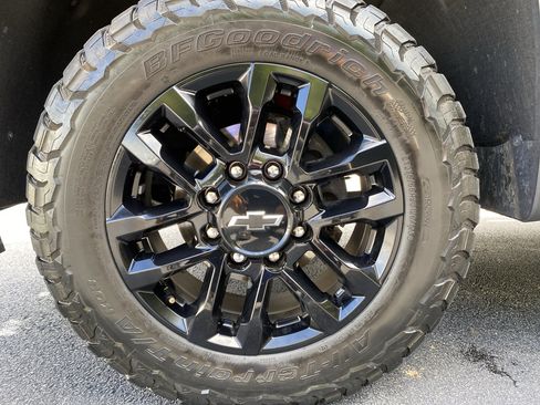 Used 2025 Chevrolet Silverado 2500 LTZ w/ LTZ Plus Package AWD/4WD image 48
