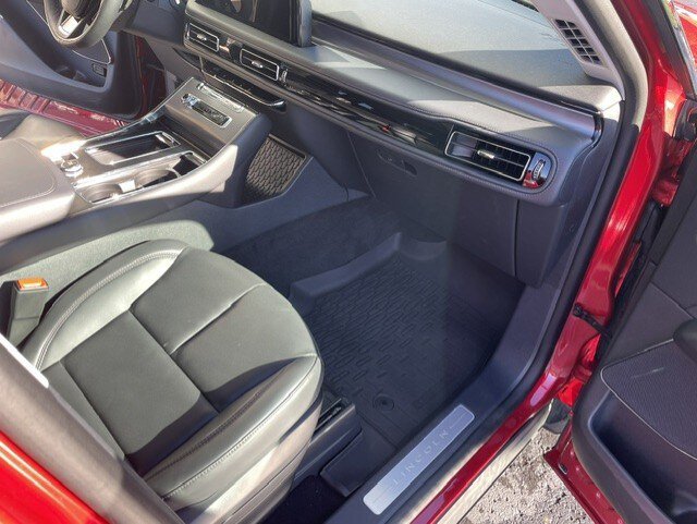 Used 2025 Lincoln Aviator AWD w/ Equipment Group 101A image 9