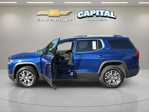 Used 2023 GMC Acadia SLE w/ Driver Convenience Package FWD image 3