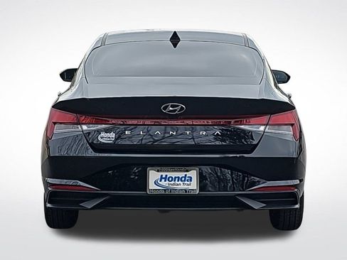 Used 2023 Hyundai Elantra SE image 7