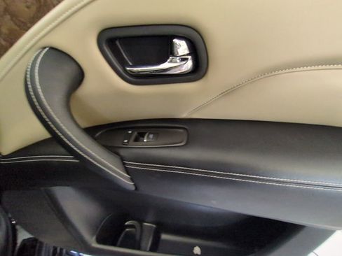 Used 2022 INFINITI QX80 Premium Select w/ All-Season Package image 25