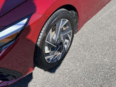 Used 2024 Hyundai Elantra SEL w/ Convenience Package image 9