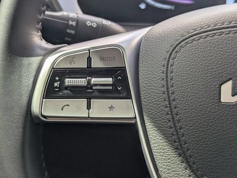 Used 2025 Kia Telluride S FWD image 18