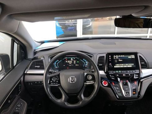 Certified 2024 Honda Odyssey Touring image 16