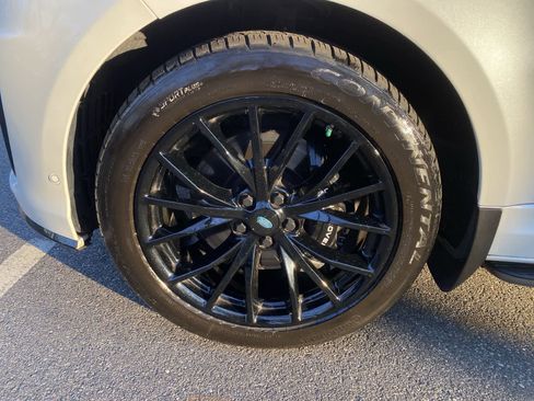 Used 2020 Land Rover Range Rover Sport SVR image 17