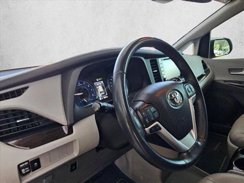 Used 2020 Toyota Sienna XLE FWD image 9