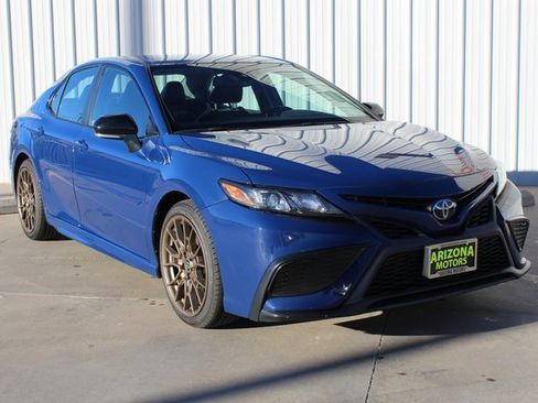 Used 2023 Toyota Camry SE image 4
