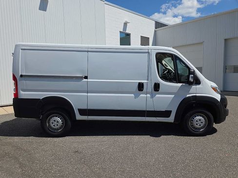 Used 2025 RAM ProMaster 2500 w/ Convenience Group FWD image 7