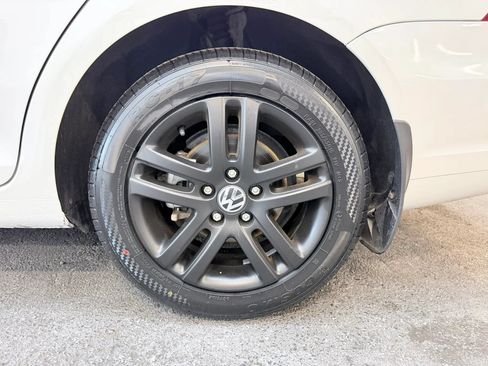 Used 2011 Volkswagen Jetta TDI FWD image 9