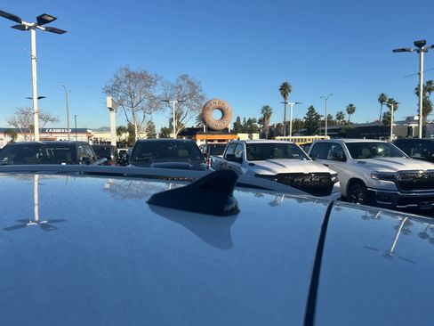 Used 2024 Volkswagen Taos SE image 17