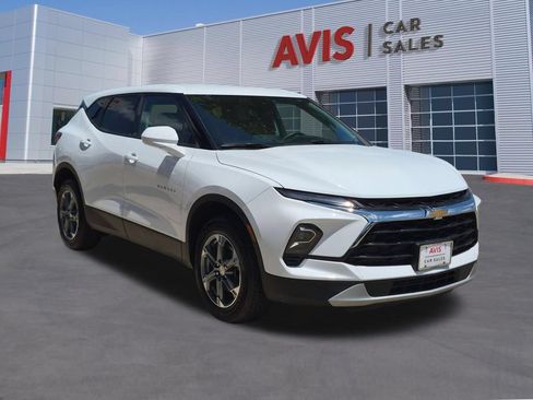Used 2025 Chevrolet Blazer LT FWD image 3