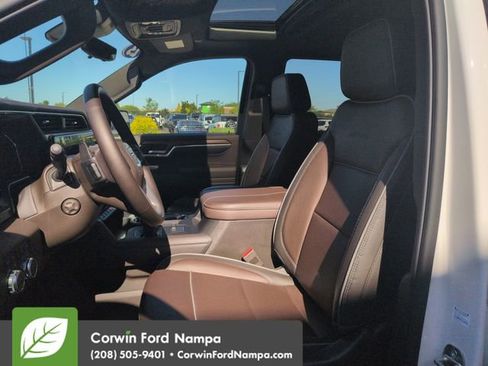 Used 2023 GMC Sierra 1500 Denali w/ Denali Reserve Package AWD/4WD image 24
