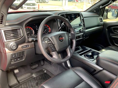 Used 2022 Nissan Titan PRO-4X w/ Pro-4x Convenience Package image 18