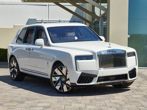 Certified 2025 Rolls-Royce Cullinan AWD/4WD image 5