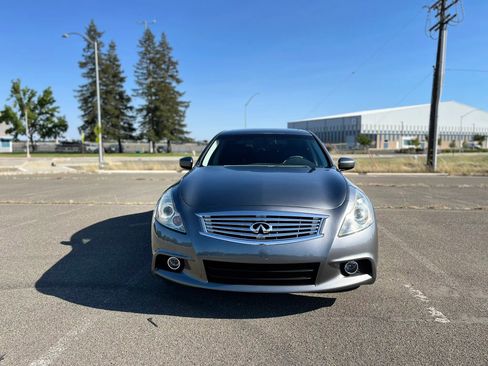 Used 2010 INFINITI G37 Journey w/ Premium Pkg RWD image 2