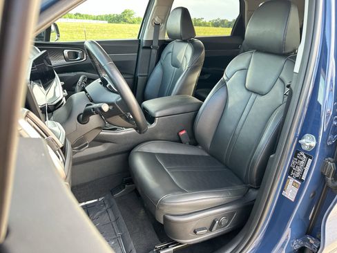 Used 2025 Kia Sorento EX w/ Panoramic Sunroof Package FWD image 11
