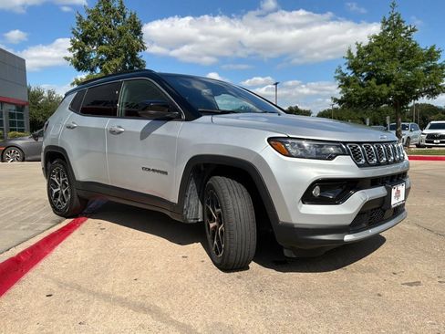 Used 2025 Jeep Compass Limited AWD/4WD image 4