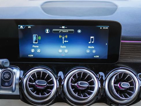 Used 2026 Mercedes-Benz GLB 250 image 17