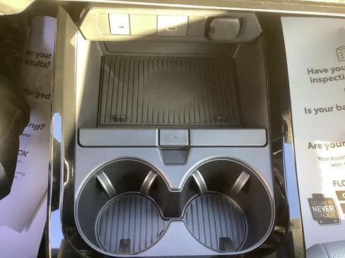 New 2024 Toyota Prius XLE image 19