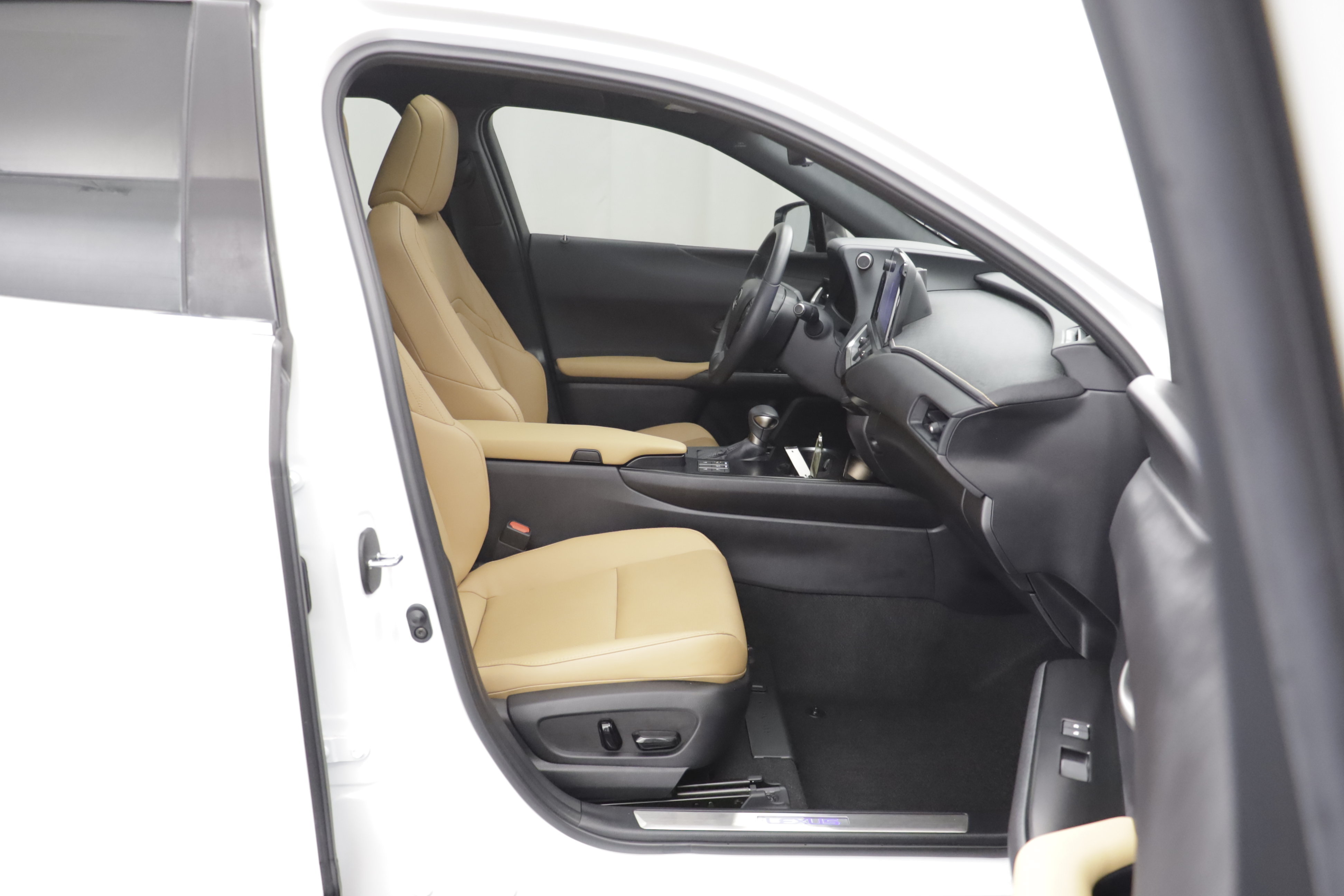 Used 2023 Lexus UX 250h AWD w/ Accessory Package (Z2) image 19