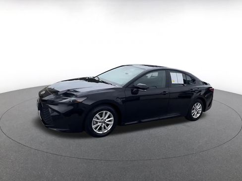 Used 2025 Toyota Camry LE image 8