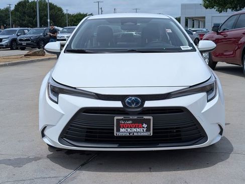 Used 2025 Toyota Corolla LE FWD image 6