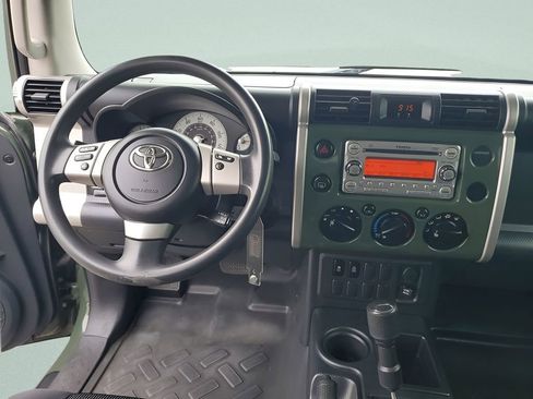 Used 2014 Toyota FJ Cruiser 2WD w/ Convenience Package image 7