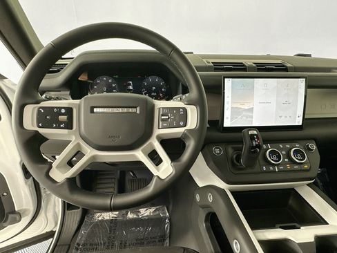 Used 2025 Land Rover Defender 110 S image 11