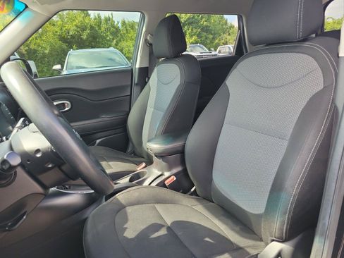 Used 2018 Kia Soul + FWD image 19