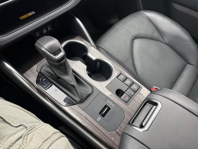Used 2023 Toyota Highlander Platinum AWD/4WD image 18