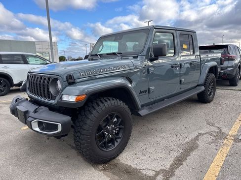 Used 2025 Jeep Gladiator Sport image 1