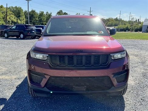 New 2025 Jeep Grand Cherokee Altitude image 23