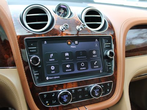 Used 2018 Bentley Bentayga AWD/4WD image 15