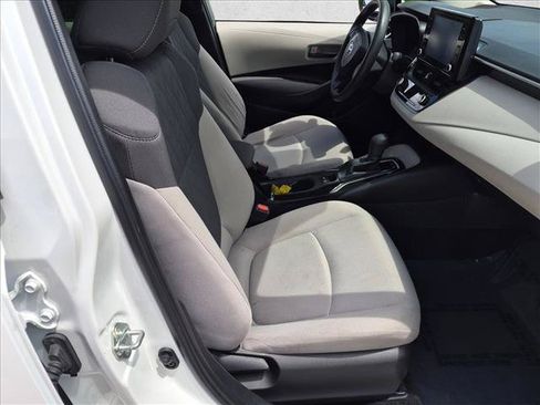 Used 2022 Toyota Corolla LE FWD image 17