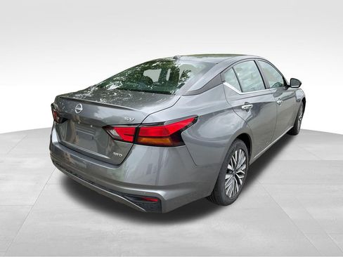 Used 2024 Nissan Altima 2.5 SV AWD/4WD image 9