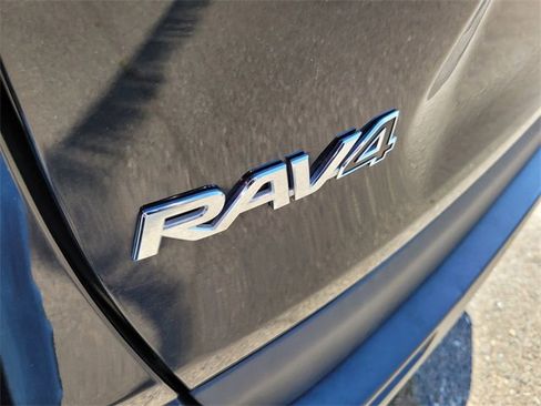Used 2021 Toyota RAV4 XLE image 6