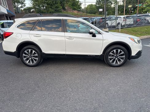 Used 2016 Subaru Outback 2.5i Limited AWD/4WD image 3