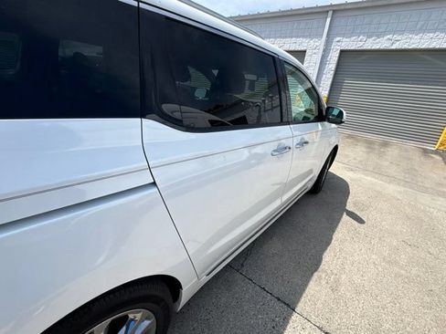 Used 2018 Kia Sedona SX Limited FWD image 30