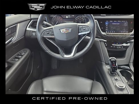 Used 2025 Cadillac XT6 Premium Luxury image 13
