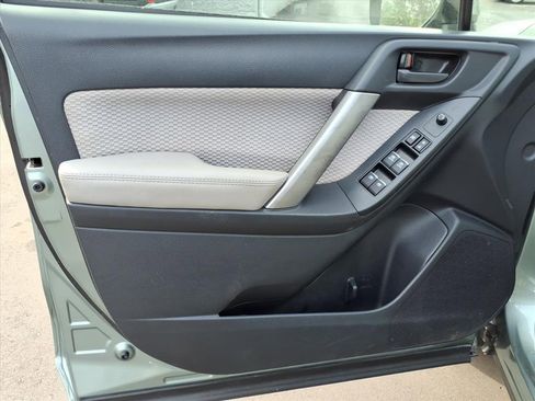 Used 2017 Subaru Forester 2.5i Premium w/ All-Weather Package image 14