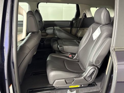 New 2026 Kia Carnival EX FWD image 24