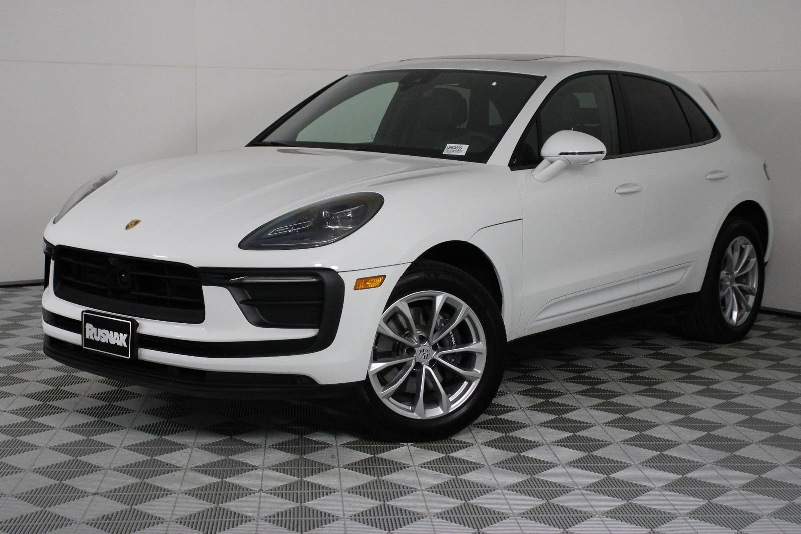 Certified 2026 Porsche Macan AWD/4WD image 1