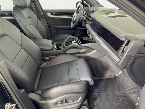 Certified 2026 Porsche Cayenne AWD/4WD image 30