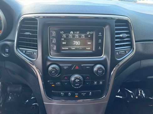 Used 2016 Jeep Grand Cherokee Laredo w/ Quick Order Package 23E AWD/4WD image 12