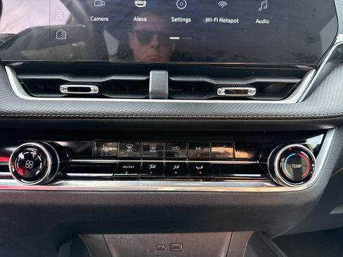 Used 2025 Chevrolet Equinox LT w/ Safety and Technology Package image 21