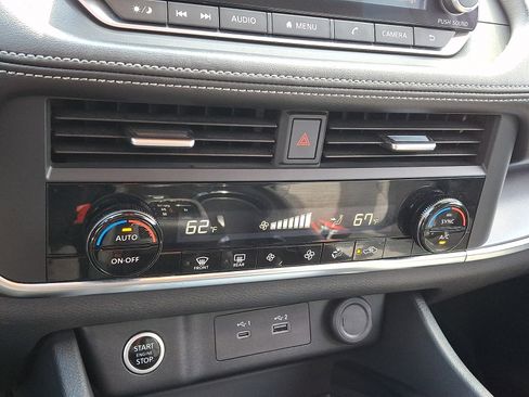 Used 2023 Nissan Rogue SV AWD/4WD image 17