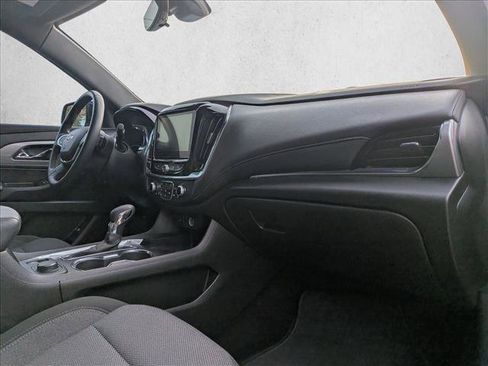 Certified 2023 Chevrolet Traverse LT w/ Rear Camera Mirror Package image 22