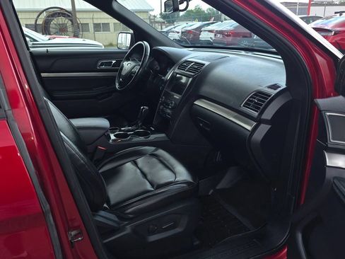 Used 2019 Ford Explorer XLT w/ Equipment Group 202A FWD image 18